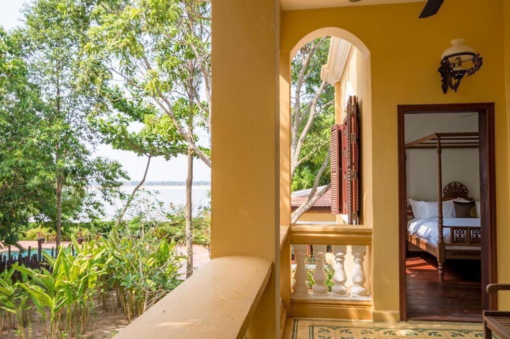 Отель Le Relais De Chhlong Кратьэх Экстерьер фото